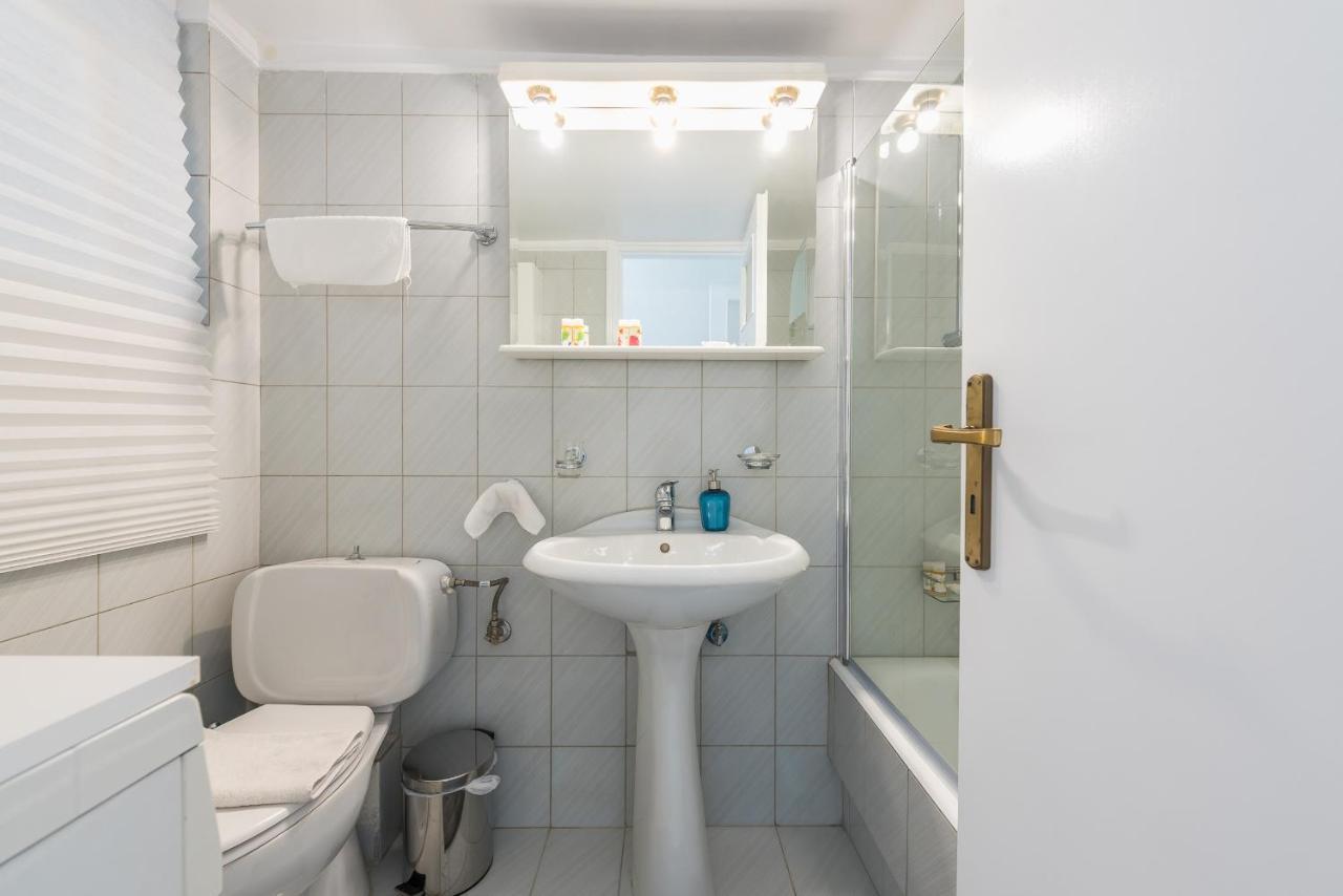 Cozy And Fresh Apt Close To Metro Афины Экстерьер фото