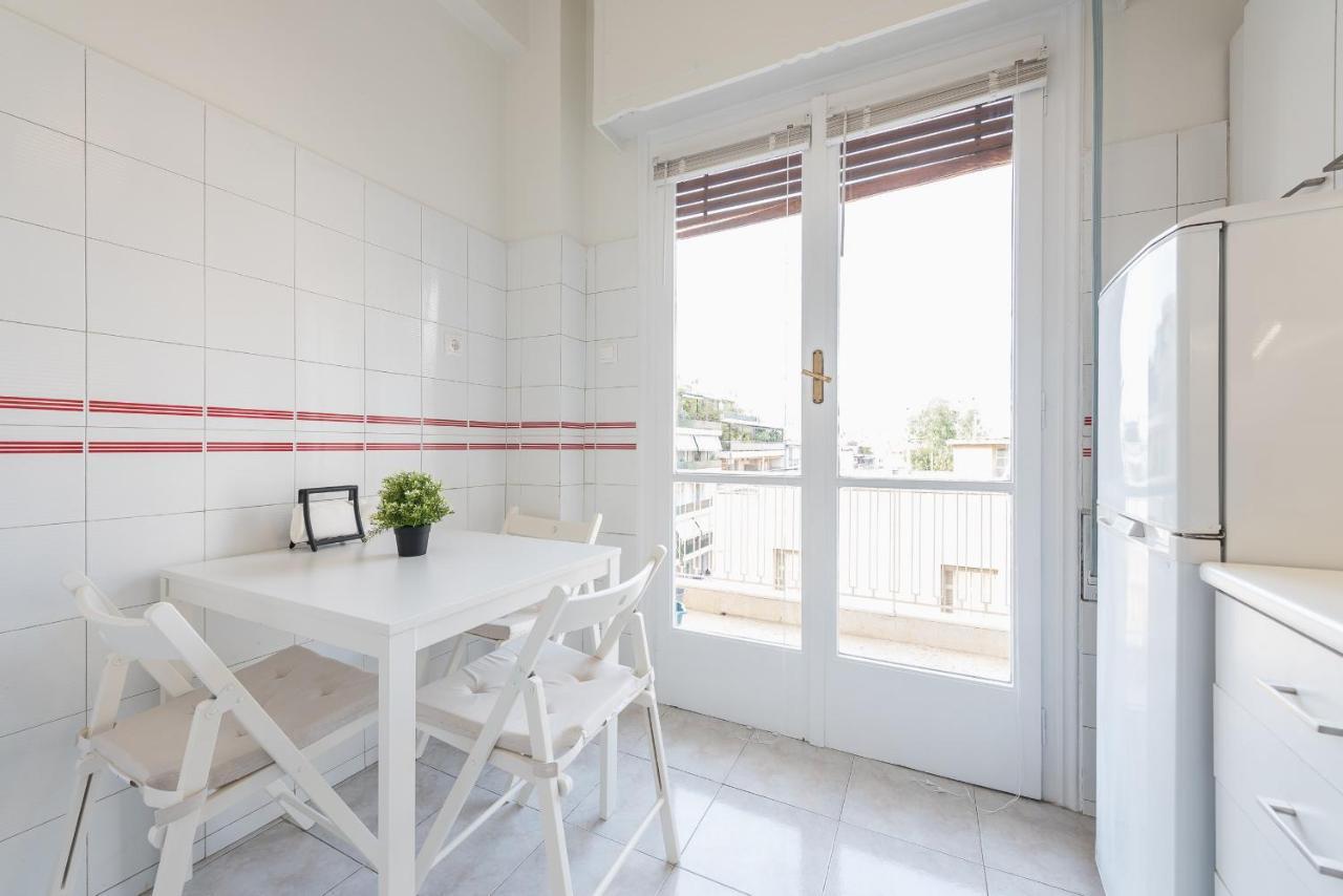 Cozy And Fresh Apt Close To Metro Афины Экстерьер фото