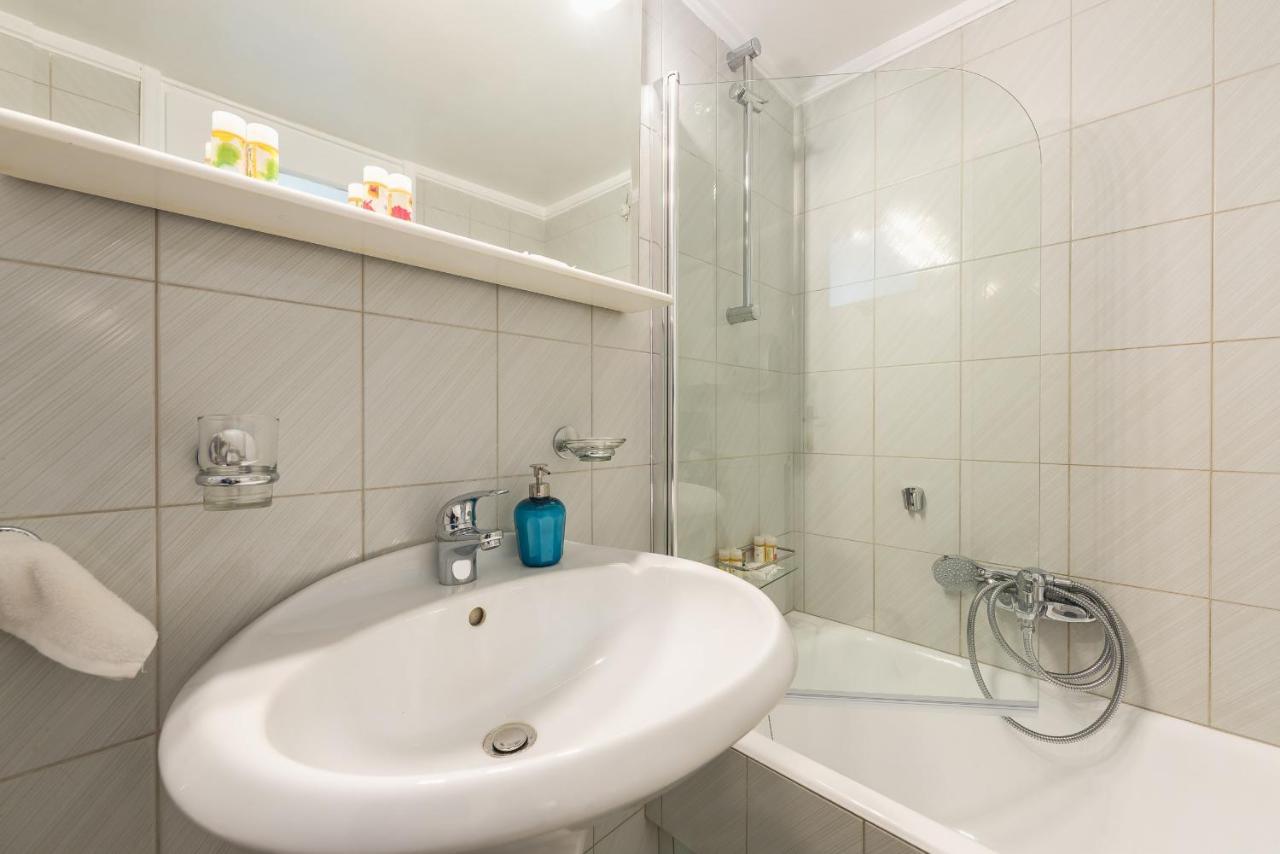 Cozy And Fresh Apt Close To Metro Афины Экстерьер фото